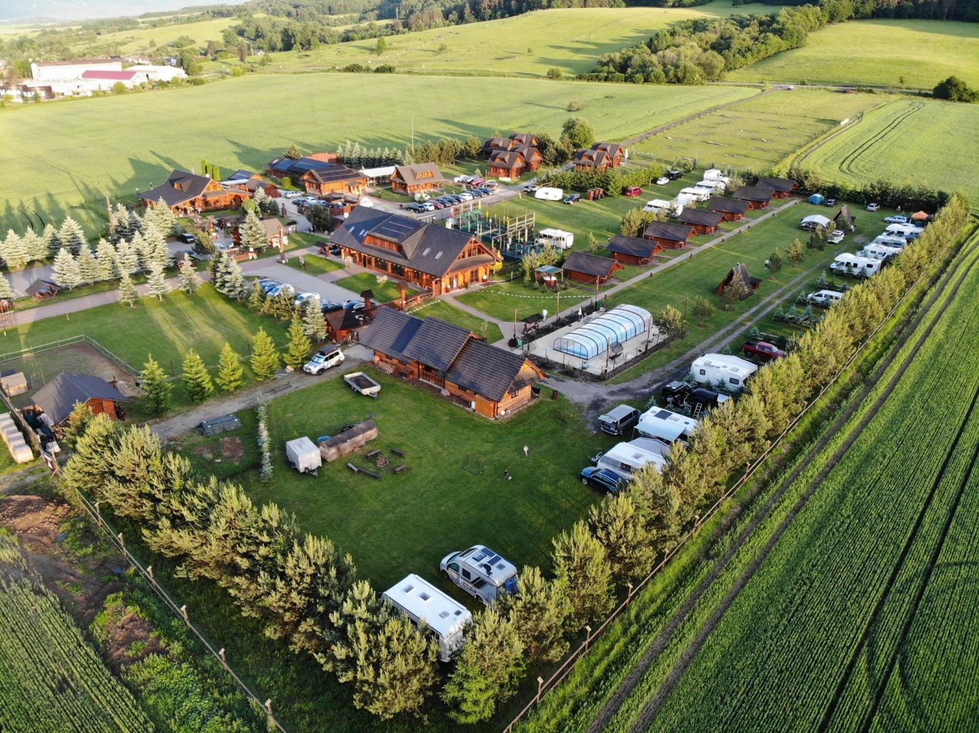 Camp Pacho Hotel Privigye Kültér fotó